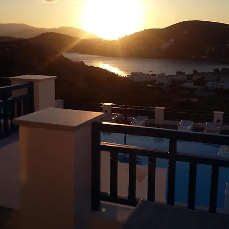 Rita's Place מלון