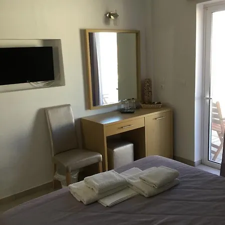 Ξενοδοχείο Rita's Place 2*