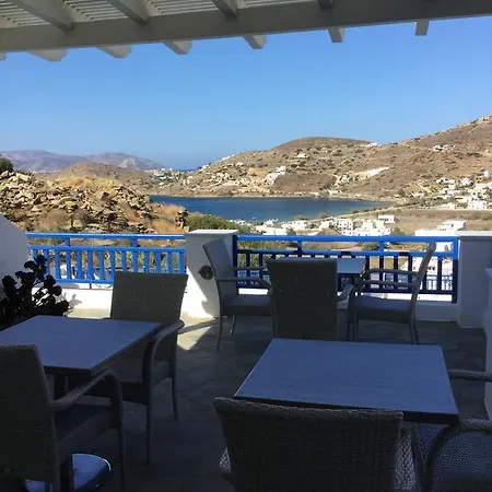 Rita's Place 2* イオス島 チョーラ