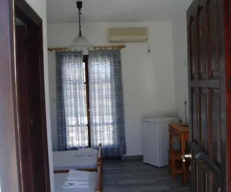 Rita's Place Otel Chora (Ios)