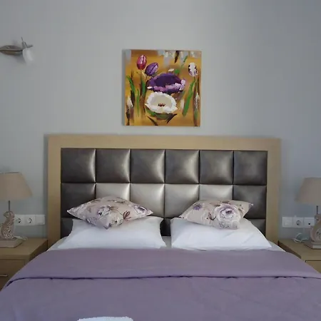 Rita's Place Отель