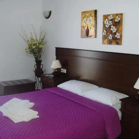 Rita's Place Chora (Ios)