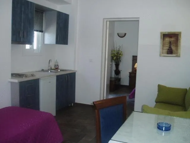 מלון Rita's Place 2*